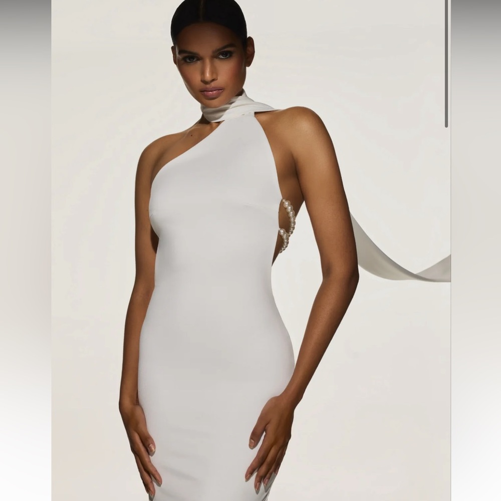 Elegant White One-Shoulder Wedding Dress